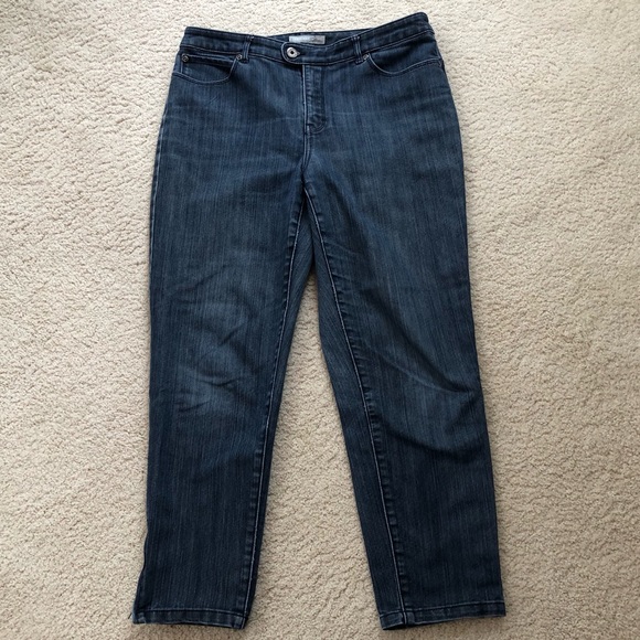 Dark wash ankle jeans with cute zippered back pockets by Chico’s Platinum - Picture 1 of 11